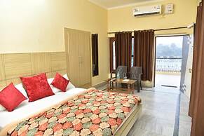 Hotel Ganga Basin