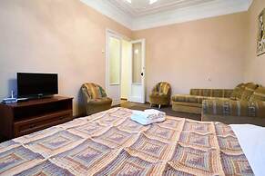 Home-Hotel Lva Tolstogo 5A