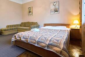 Home-Hotel Lva Tolstogo 5A