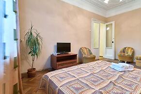 Home-Hotel Lva Tolstogo 5A