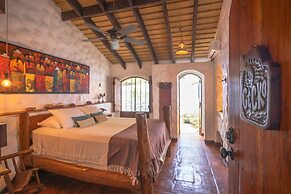 Sueno del Mar Beachfront Hotel