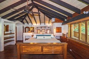 Sueno del Mar Beachfront Hotel