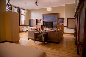 School 31 Lofts at Colors Studios