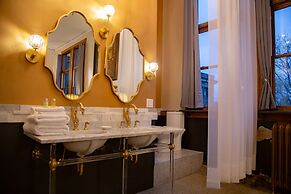 School 31 Lofts at Colors Studios