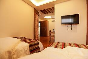 Flying Yak Hotel - Hostel
