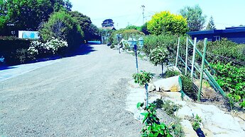 Applebay Guest House