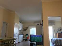 Borda d'Água, Praia da Oura