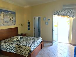 Borda d'Água, Praia da Oura