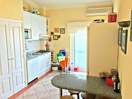 Borda d'Água, Praia da Oura