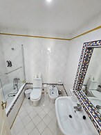 Borda d'Água, Praia da Oura