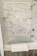 Hamilton Village Inn