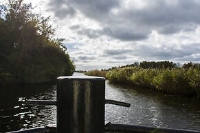 Houseboat De Roos
