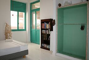 Neoclassical ART-House Bhive