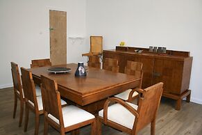 Neoclassical ART-House Bhive