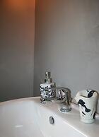 Neoclassical ART-House Bhive