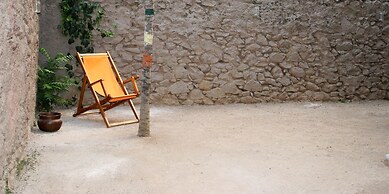 Neoclassical ART-House Bhive