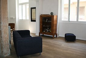 Neoclassical ART-House Bhive