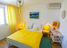 Yellow Lilly Mostar Apartment