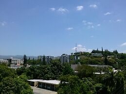 Aparta Hotel Jardines Metropolitanos