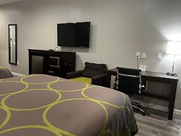Super 8 by Wyndham Kingwood Houston North