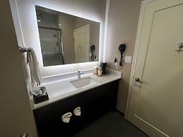 Super 8 by Wyndham Kingwood Houston North
