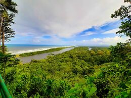 Hotel Tortuguero Beachfront