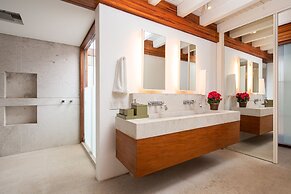 Zendaya Resort Beach Sport & Spa