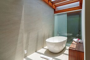 Zendaya Resort Beach Sport & Spa