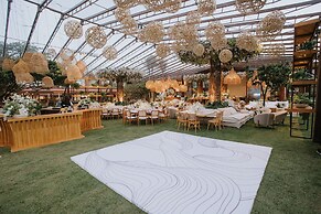 Zendaya Resort Beach Sport & Spa