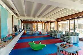 Zendaya Resort Beach Sport & Spa