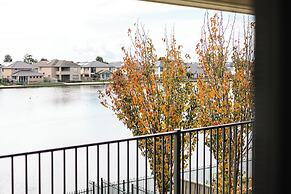 Luxury Waterfront Grand Villa in Melbourne