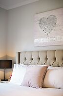 Luxury Waterfront Grand Villa in Melbourne