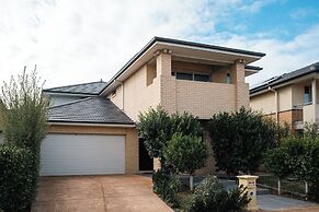 Luxury Waterfront Grand Villa in Melbourne