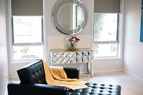 Luxury Waterfront Grand Villa in Melbourne