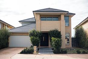 Luxury Waterfront Grand Villa in Melbourne