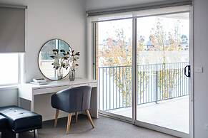 Luxury Waterfront Grand Villa in Melbourne