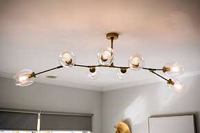 Luxury Waterfront Grand Villa in Melbourne