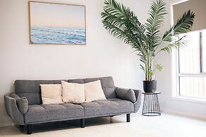 Luxury Waterfront Grand Villa in Melbourne