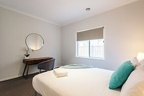 Luxury Waterfront Grand Villa in Melbourne