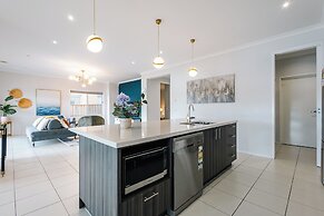 Luxury Waterfront Grand Villa in Melbourne