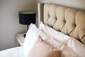 Luxury Waterfront Grand Villa in Melbourne