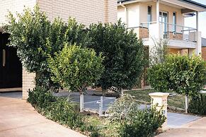 Luxury Waterfront Grand Villa in Melbourne