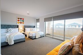 Luxury Waterfront Grand Villa in Melbourne