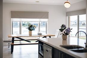 Luxury Waterfront Grand Villa in Melbourne