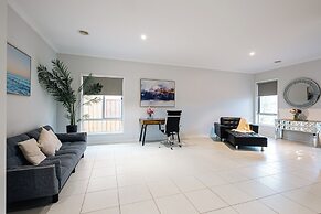 Luxury Waterfront Grand Villa in Melbourne