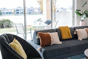 Luxury Waterfront Grand Villa in Melbourne