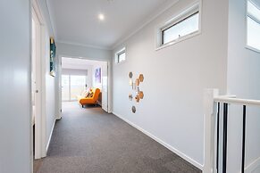 Luxury Waterfront Grand Villa in Melbourne