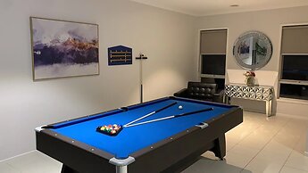 Luxury Waterfront Grand Villa in Melbourne