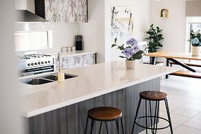 Luxury Waterfront Grand Villa in Melbourne