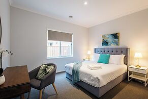 Luxury Waterfront Grand Villa in Melbourne